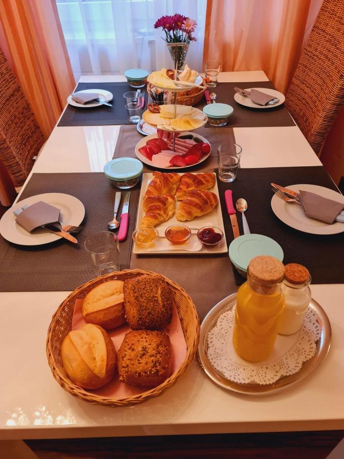 Gastehaus Elisabeth Otel Weisenheim am Sand Dış mekan fotoğraf